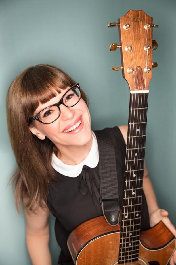 Feel What U Feel: Grammy Winner Lisa Loeb on Her Guitars and Writing