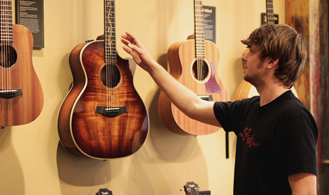 Isaac flod manifestation Tips for Testing a Guitar with V-Class™ Bracing | Taylor Guitars Blog