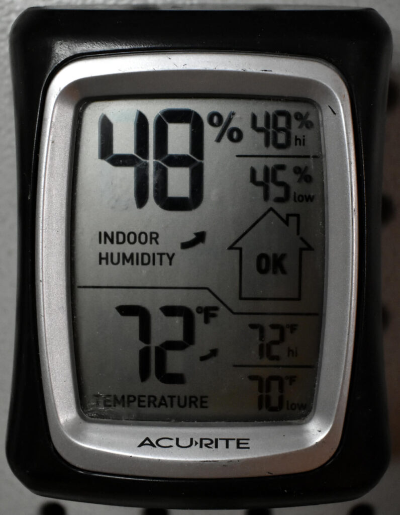 Image showing a digital hygrometer for an acoustic guitar